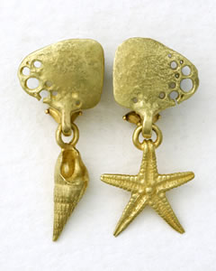 Shell and Sarfish droplet earrings in 18K gold